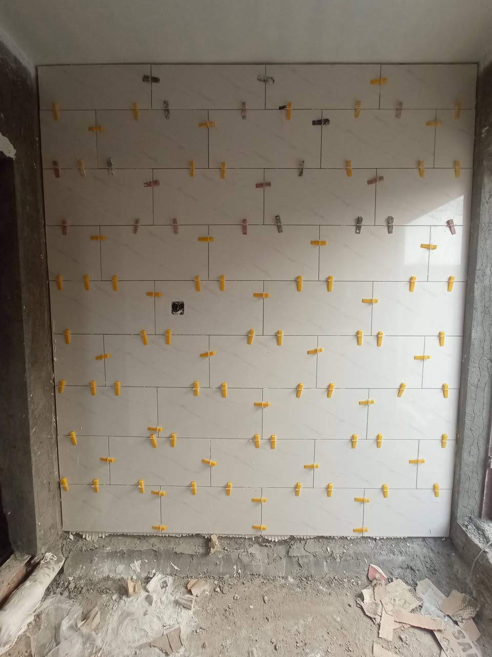 السلام عليكم 
خلفة سيراميك بورسلين 
حاليآ متفرغ ***********
@إشارة ٠
