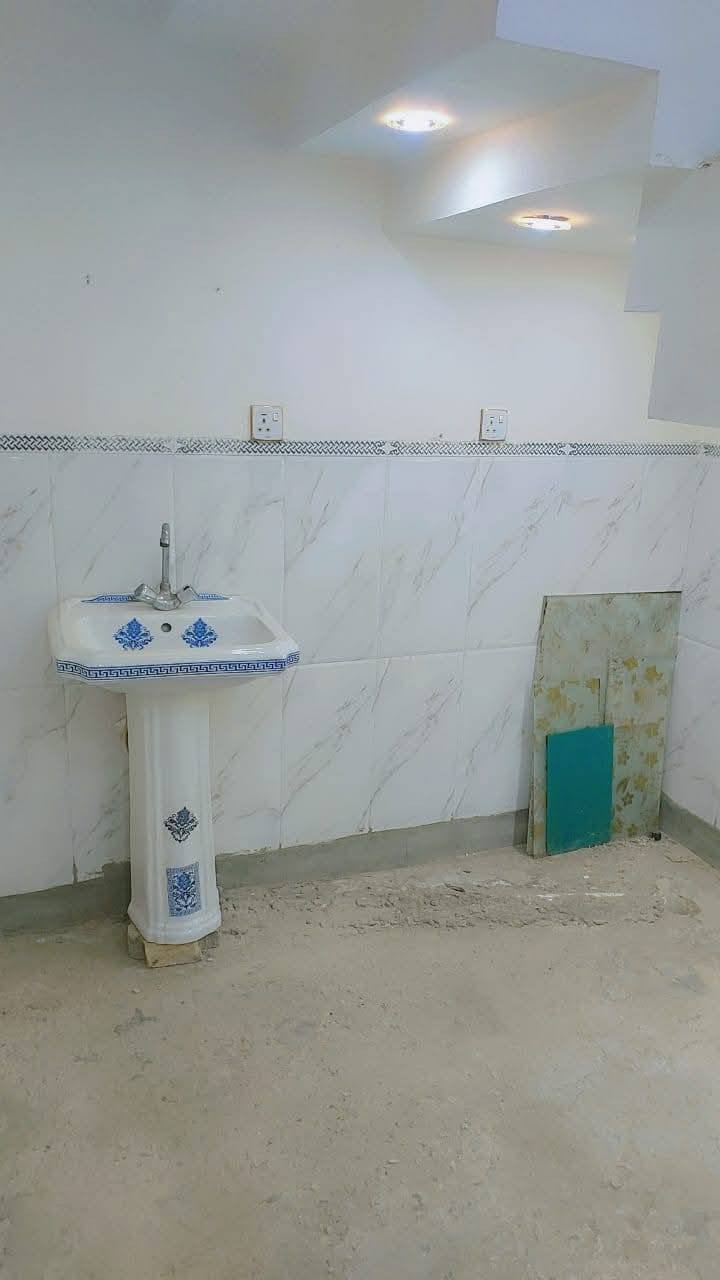 سلام عليكم بيت الايجار بحي الكوفه على شارع ميه متر خدمات كامله مكلف سلام ***********
