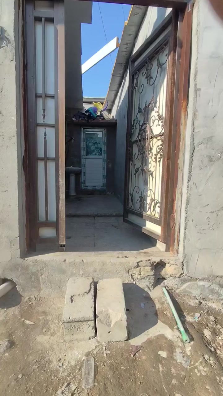 سلام عليكم بيت تجاوز البيع ابيع  مساحه120 نضافه مثل ماشوفون بكان قرب فلكه حدادين شارع مياح نسيم سعر 30 بي مجال  رقم***********
