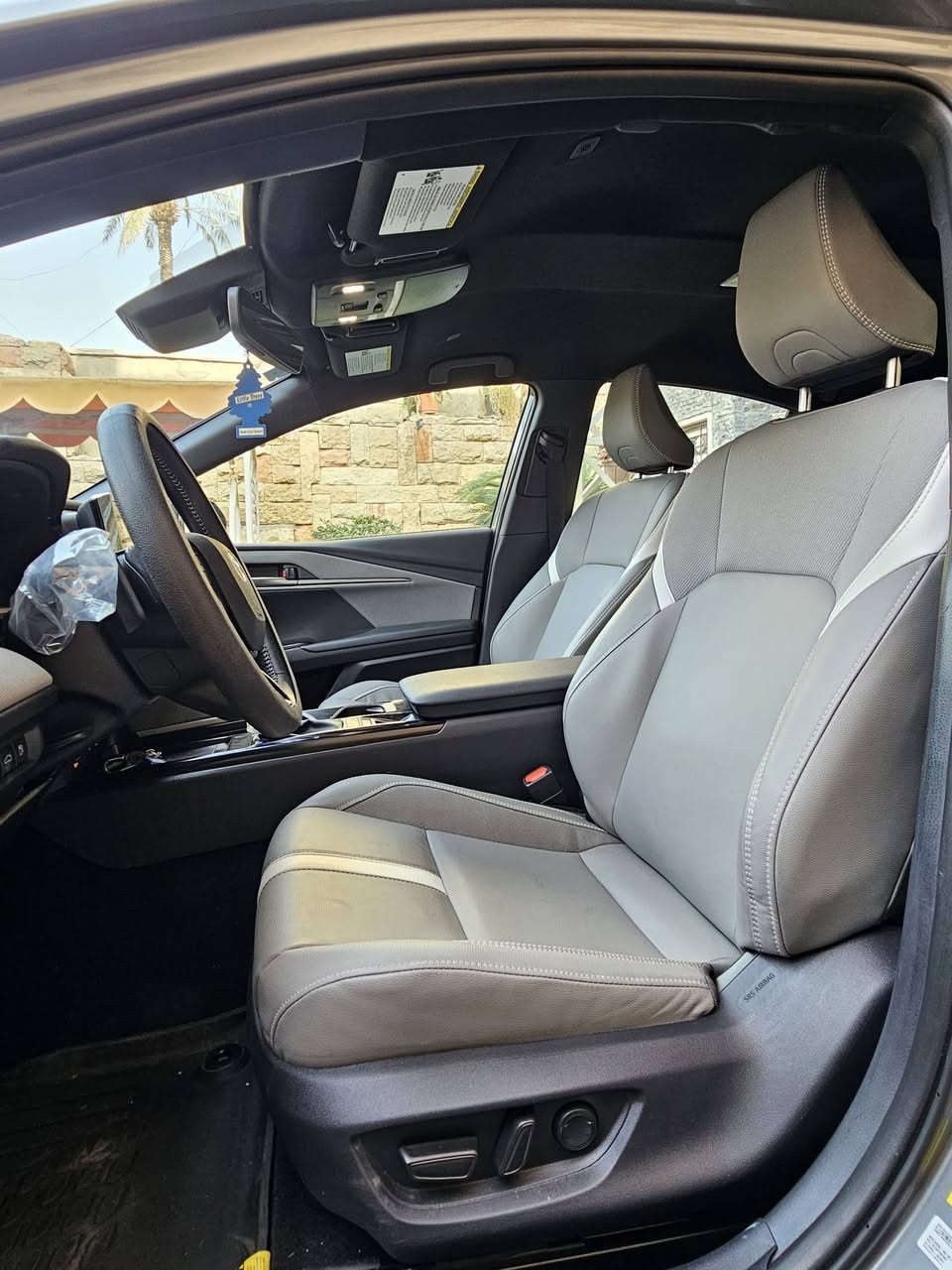 تويوتا كامري هايبرد 🔥25 SE🔥 وارد امريكي
فول عدا الفتحه .. كشن كهرباء .. تدفئه بالكشنات ..تبريد امامي وخلفي ..اوتو هولد .. رادارات .. تحذير نقط عمياء 
السياره جديده جدا وسياقتهه جدا هادئه ومريحه ..دخول جديد وترقيم جديد .. ماشيه 4000 mi فقط مشي امريكا 
بدون تبديل بدون صبغ بدون دواخل .. البنيد نفسه راجع شويه بارد
مكاني بغداد زيونه 
سعرهه 235 $ ورقه
*********** الاسيا بي واتساب
***********
وبالخير انشالله
