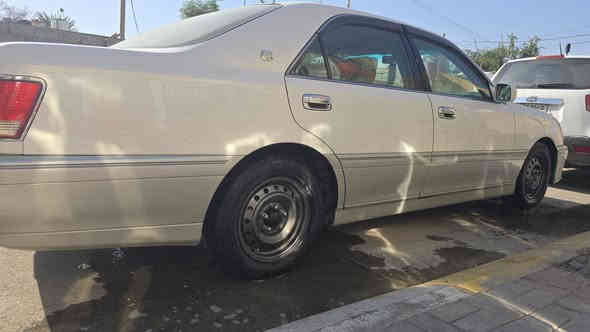 ملكة كراون للبيع موديل 2000 
رقم بغداد/ قرار 48 محرك دي ڤور الكبير
4 دكم ومعروفه البقيه 
 شاصي 75 مدفوع كمرك ورقم 
واصله للبصمه راعيه بلنجف واني بكربلاء
ماعليه لا غرامة ولا مطلوبة 
الحدادية 50% البقيه كفاله السيارة مابيه ضربه ولا صبغ 
ولا بوليش 
السعر135 وبي مجال قليل
موجود بلخاص 
***********
