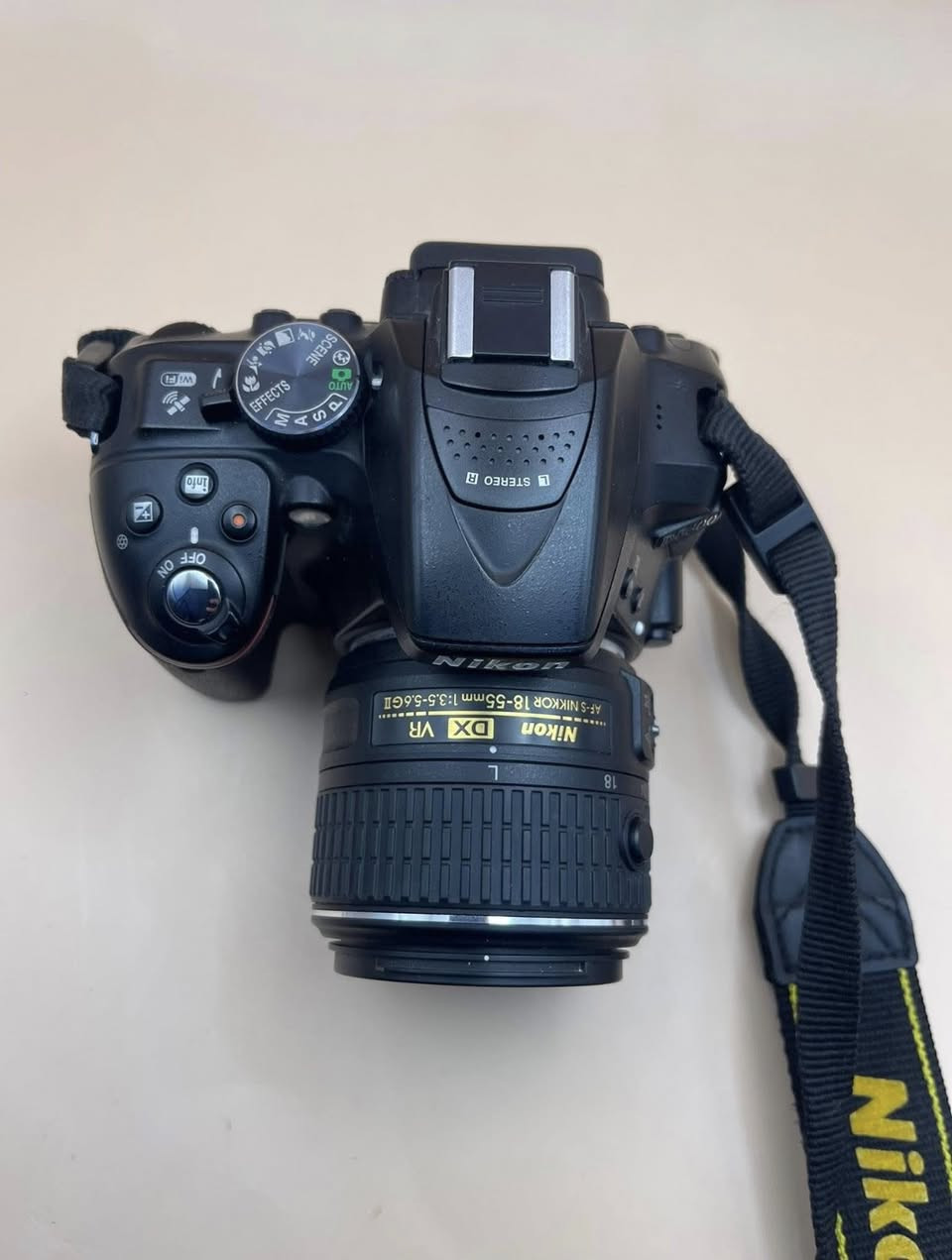 كامرة نيكون 5300 شترها 3k فقط مع عدسه -
70-300 باكيت لوكك للبيع ***********
