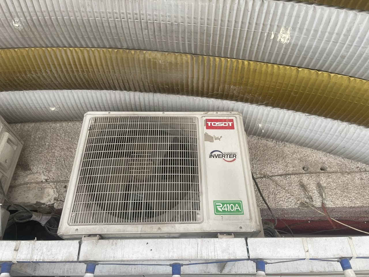 السلام عليكم للبيع سبّلت عدد ٢ انفيتر توسوت طن ونص شغالات سعر القطعه ٣٥٠ الشراي يتصل *********** بغداد الصليخ
