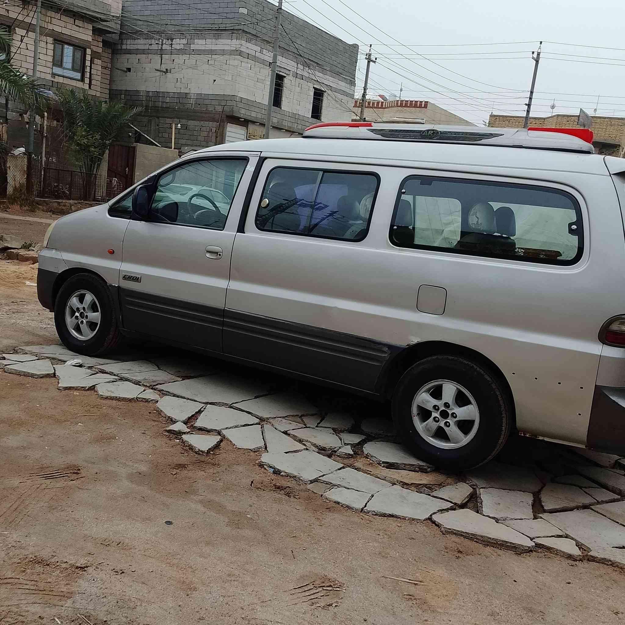 السلام عليكم سياره ستاركس 2007 للبيع السياره تخم تاير وباتري قبل سبوع شادهن تبريد شغال محرك مفتوح كير عادي المحرك حلو  مكان السياره بصره للستفسار اكثر هاذ رقمي ***********
