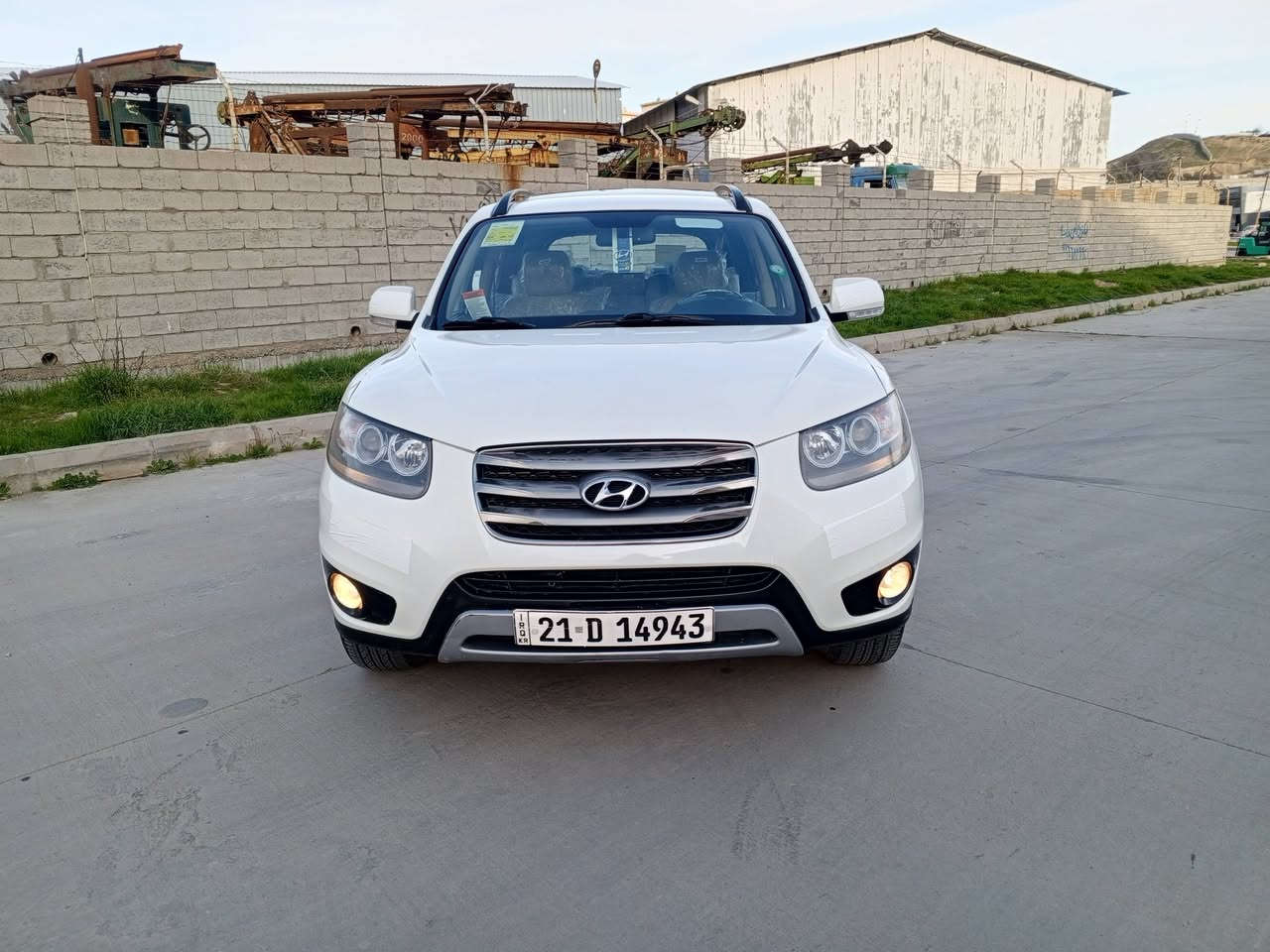 السلام عليكم للبيع هونداي سنتافي خليجي 2012 لون ابيض ثلجي بدون صبغ بيه شبر تحكيل كارت و3مكانات تعديل سياره كلش حلوه واحله من لصور وجاهزه نص مواصفات  سلايت مرايات شفط ويل كروم فراشه 5ويل تحكمات ستيرن كامره بلاديه حساس خلفي داخل صاج ثلاجه بلجكمجه شباك نيكل 7راكب 3قطع تبريد داخل بيجي كير محرك تبريد كله بشرط ومامفتوح محرك 2400دوش سياره جاهزه وحلوه واحله من لصور ماشيه190 الف حقيقي تخم تايرات جديد صدر جديد سيرفس كامل دهن فلاتر هايدروليك كله جديد كتلوكات سويجات ثنين سبير عدا شركه سنويه ارقام كله جديد لل2028 وبسمي تحويل بنفس ليوم مكان السياره #السليمانيه السعر 143وبيه مجال بسيط كلش الشراي يخابر ***********
