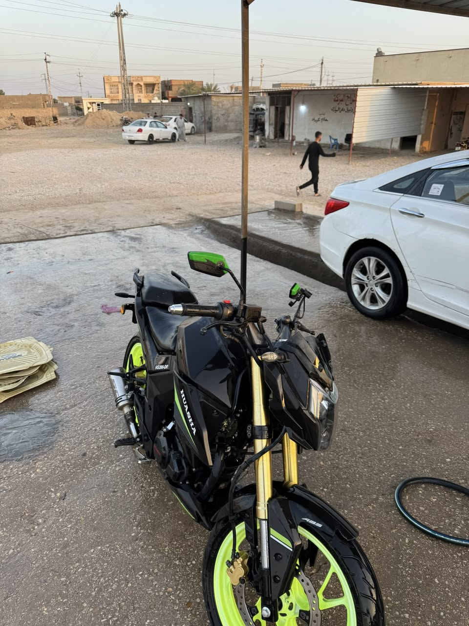 هيوشه DR 200.
‏6كير.  لون. اسود  
محركه كير نضافه فول  
بصمه تشغيل عن بعد  
 اضافي صالنه رياضيه 
السعر. مليون و 400بيها مجال 

المكان الأنبار حديثه   ***********.
