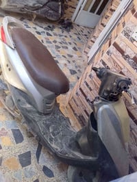 عندي بريز بلادي نقص ستان وخيط تبخير... سعر 300وبيه مجال مكان بلديات حي...