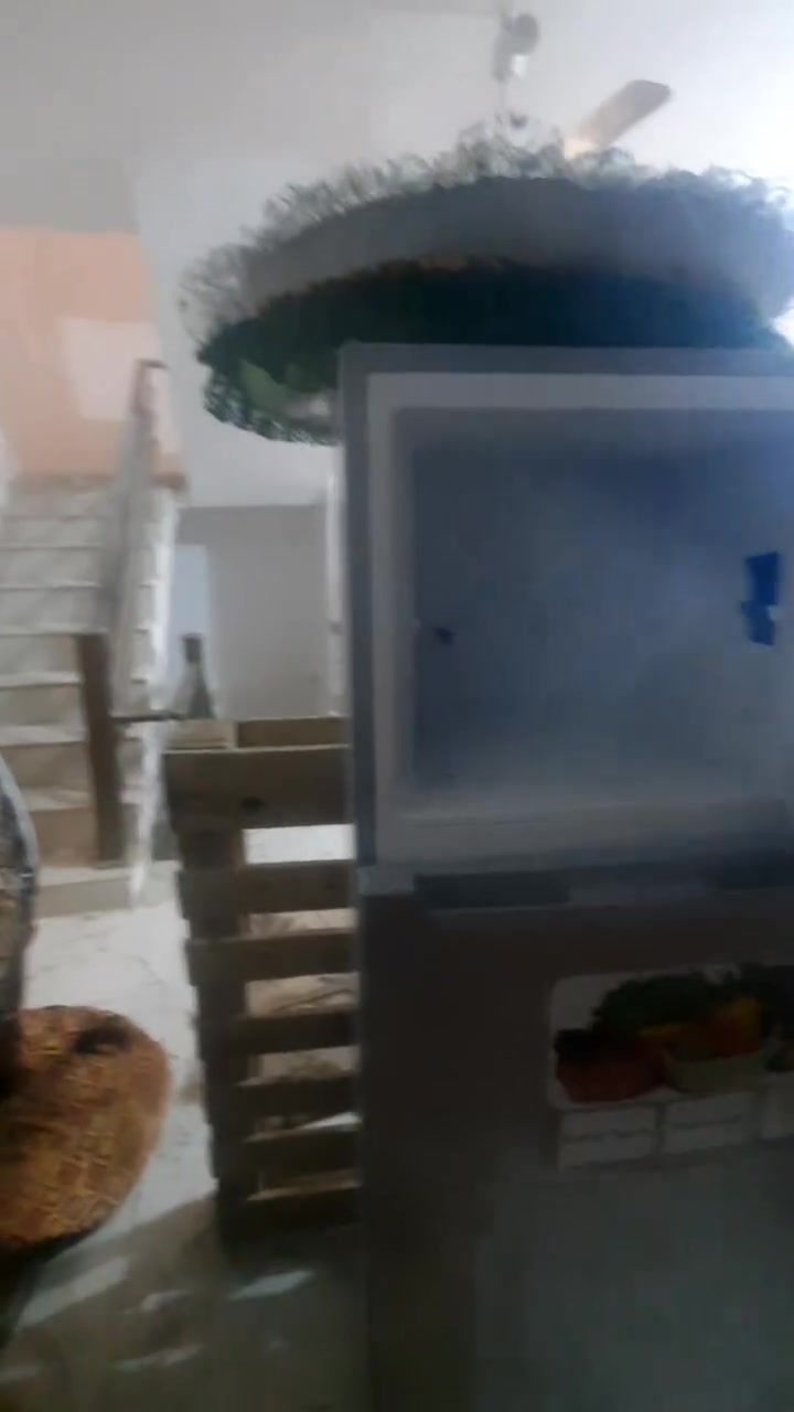ثلاجه مثل ما موضح بالفيديو جديده كلش ممستخدمه اكثر من شهر نوعيه زينه جنرال 
شركه اصليه كلش تبريد ثلج شرط تبرد ب٥ دقايق السعر ٥٠٠ بيها مجال


**إذا كنت صاحب هذا الإعلان وتريد حذفه لأي سبب، رجاءا أرسل رسالة إلى الدعم الفني**