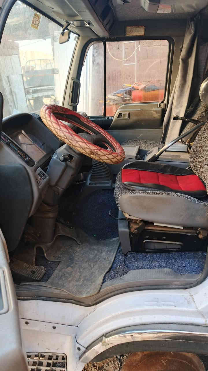 السلام عليكم ورحمه الله وبركاته
قماره هينو انكر لون بلادي سستم ستيل اصلي محوره وكامله ب٥٥ وبيها مجال مكان حله شارع 80 استفسار ***********
