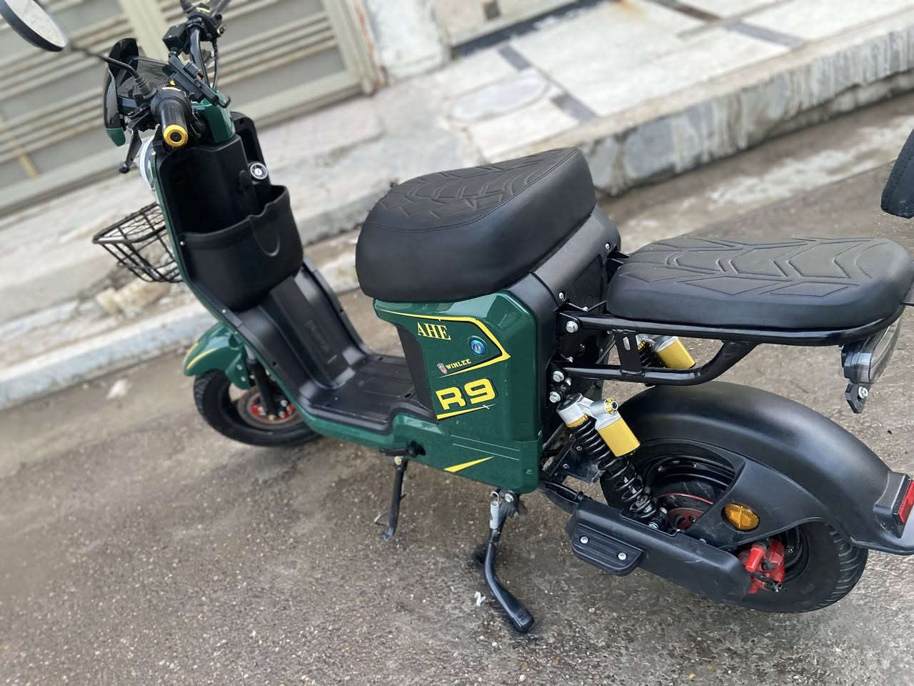 للبيع R9
5 بطاريات وينلي
موديل 2026
بيه نظام Rو P
البطاريات كبار 32 أمبير
شاحن اصلي
السعر 500 وبيه مجال 
***********للاستفسار
 العنوان بغداد حي الجامعه
