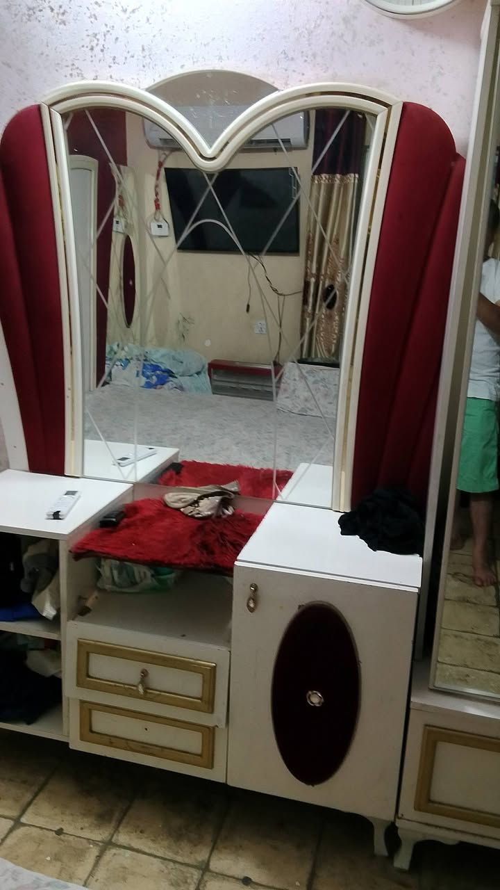 غرفه نوم تركي للبيع برادله ترتيب وبسعر مناسب اليحتاجه يدلل عنواني زعفرانيه وهذا رقمي ***********
