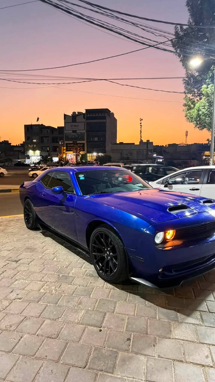 السلام عليكم 
دوج جالنجر موديل 2020 sxt 
السعر ١٧٨ وبيها مجال 
حادث خفيف موضح بلصورة 
تبريد ثلاجة 
جاملغ ايسر مبدل وجاملغ ايمن صبغ 
بنيد محدث ريد اي 
بيها ٣ رصعات 
موصفات sxt 
شاشة كبيرة بصمة ابواب تشغيل عن بعد انارة ترحيبيه وكو بعد هواي مراصفات 
السيارة مسويلها اكزوز على الريموت يعني سد لكزوز وعيش الطرب 
والسقف مسوي روز رايز 
ويل اصلي 
العنوان بغداد شارع فلسطين رقم الهاتف ***********
