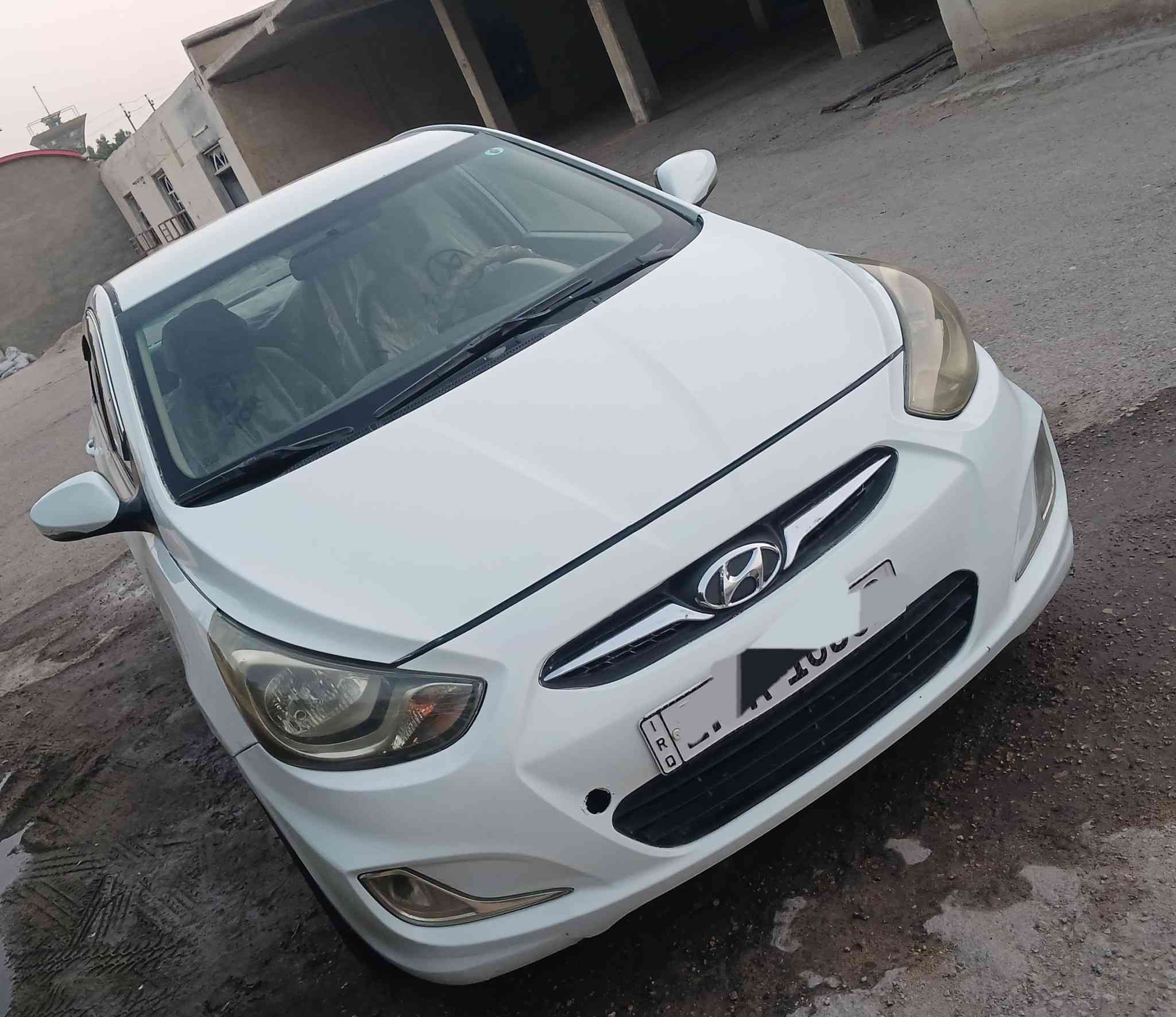 السلام عليكم ...للبيع أكسنت موديل ١٣ رقم مثنى انكليزي  هزة جديدة سنوية لل ٢٩ مداور ثاني يوم ... مصبوغة عام للجمالية بسبب شخوط ودحجات بدون ضربة .بيها مكانات معجون قليلة . مكينة ١٦٠٠ دوش ويل كب  أشاير بالمري شاشة وكامرة وحساسات خلفية حدادية وتايرات وباتري رحمة من الله ....( ملاحظة المكينة والكير والتبريد شواصي و لغود  والحوض والعيب الشرعي والاصوليات مكفولات )  السيارة جاهزة مابيها نقص السعر ٨٣  قفل قفل بدون عمله  مكاني النجف للاستفسار الاتصال على الرقم ( *********** )
