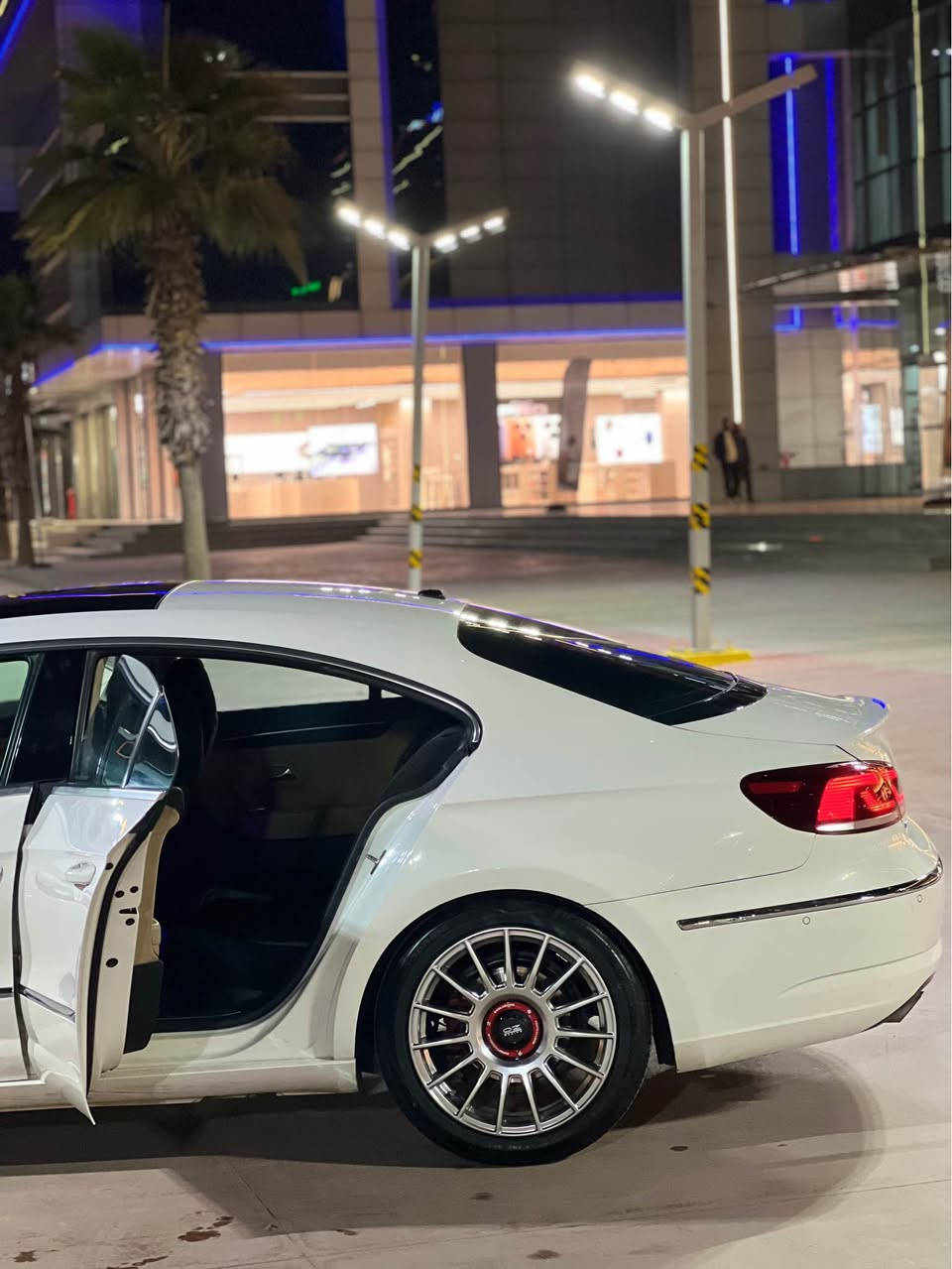 بەناوی خوای گەورە 
2013پاسات سی سی passat CC 
سەنەوێ و ڕەقەم و ژینگەی  نوێیە هەتا 2028
فول مواسەفات 
پانۆڕاما+هەر چار جام ئۆتۆ لایت لید بەگلایت لید+گوشین کارەبا +سوکان ڤۆلیۆم +تەحدیدسوعە +تەبریدلەمس دوزۆن +شاشە و کامیڕای بیلادی +6سیدی AUX+ئاوینە کارەبای شەفت وهیتەر 

سەیارەکە زۆر خاوێن مایتەوە بە نسبەتی گێڕو مەکینەی 
2.0 TORBO 6 ger 
20 تۆڕبۆی 6 گێڕە لە پاسات سی سی 6 گێڕی مەڕغوبە ئەوەی هەیبی دەزانی بەشەرتی دەعامی پشتەوە هەتا دەعامی پێشەوە بە شەرت دەدەم بڕغی لە گێڕ و مەکینەی نەکرایتەوە هەموو شتی بە شەرتە

سەیارەکە دوپارچەو نیوی سبوغە لال سەیاق بەبێ دەعم بەبێ ئێڕباگ  بەس لەسەر شوخت پەمپ کرایە  ئەمن بە 3 پارچە دەی فرۆشم   
یەک دوو جێگای گچکەی ساردە کوتە
 
 زۆر جائیزە 1 دینار مەسروفم تێدا نەهێشتیە 
چار تایەو ویلی OZ  recing لەسەرە سفر لۆم بەستایە
سەیارەکە 200000 هەزار ڕۆیشتیە  زۆر نوێ مایتەوە 
 
 ئەگەر موشتەری  تەلوفۆن بکە مەجالەکی کەمی تیدایە 
***********
Watss app viber أربيل, العراق
