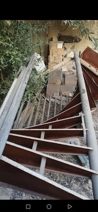 درج دائري حديد جكر ثقيل بوري ٤ انج مع محجر مرتب كامل طول اكثر من ٣متر ...