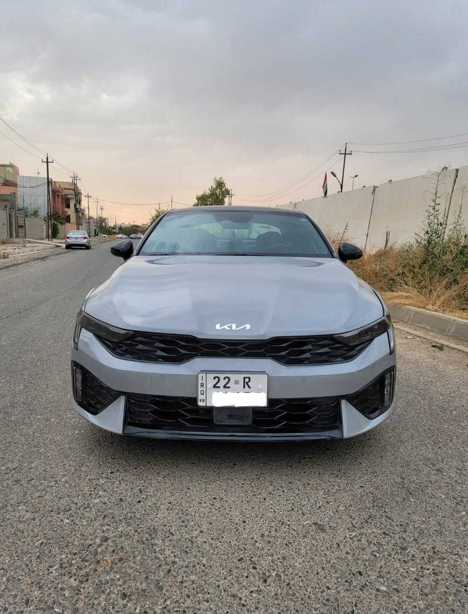 السلام عليكم 
للبيع كيا K5 GT Line موديل 2025 وارد امريكي 
فول مواصفات للاخير ماشية (7500) كيلو متر 
رقم اربيل بااسمي ترقيم جديد وهزة جديدة
الحادث جاملغ الامامي جهة اليمنة وشبر من حافة البنيد صبغ  ايرباك تكمة وكشن فقط
المواصفات 
بصمة وتشغيل عن بعد
فتحة بانوراما
المحرك 2500 تنفس طبيعي
كير 8 نمر
كشنات جلد
كشن كهرباء + تدفئة كشنات 
تدفئة ستيرن 
رادار امامي وخلفي وجانبي 
نقطة عمياء 
قيادة ذاتية وتحديد مسار 
شاشة كبيرة متصلة 
ابل كار بلي واندرويد اوتو واير ليس 
داخل احمر بلادي 
حساسات امامي وخلفي 
كامرا خلفية 360 درجة
وباقي المواصفات المعروفة

السعر  (222 ورقة) وبيها مجال مكاني بغداد 
للاتصال *********** محمد
