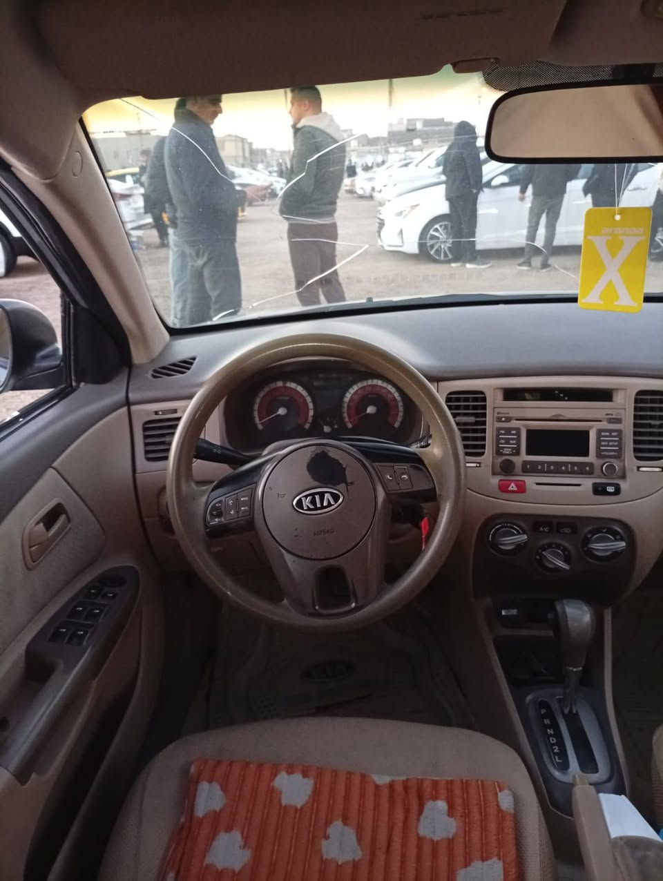 السلام عليكم
كيا ريو 2012 خليجي مكينه1.6 جديده 
كفاله بيها بس طخه بجاملغ  وجراد 
سعرها 82 وبيها مجال السنوية منتهيه ب23
(مكلف بلنشر)
***********
