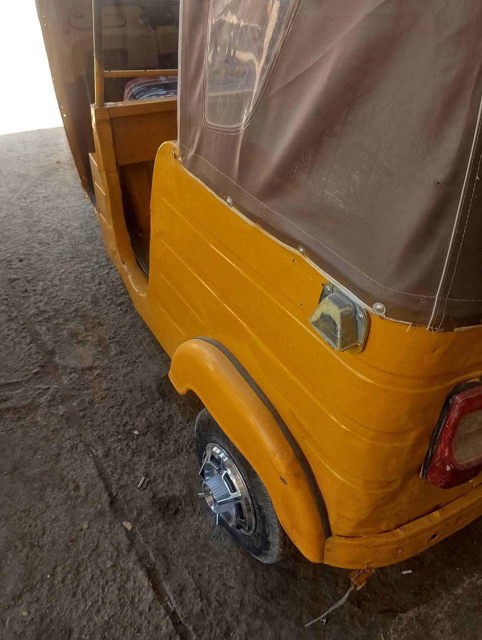 موديل 17 رقم سنويه كليزي  سعر 3800 بي مجال عنوان بابل الحمزه الغربي رقم ***********
