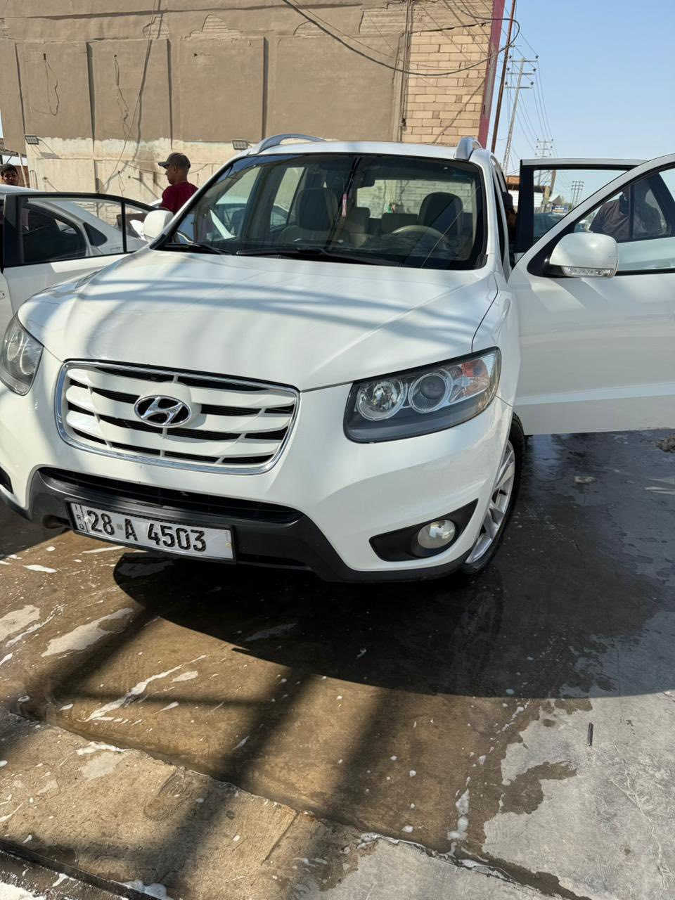 السلام عليكم
( هونداي سنتافي 2012 ابيض خليجي ) 
سياره رقم نجف 🔺

سياره فول موصفات 1/1 ( فتحه - 3قطع تبريد - 6 سلندر - ….) 
سياره باسمي - بيها 3 قطع بارد 

سعر 160 وبيها مجال ان شاءالله 
مكان سياره ديوانيه 
***********

مكلف بالنشر الاتصال على صاحب سياره
