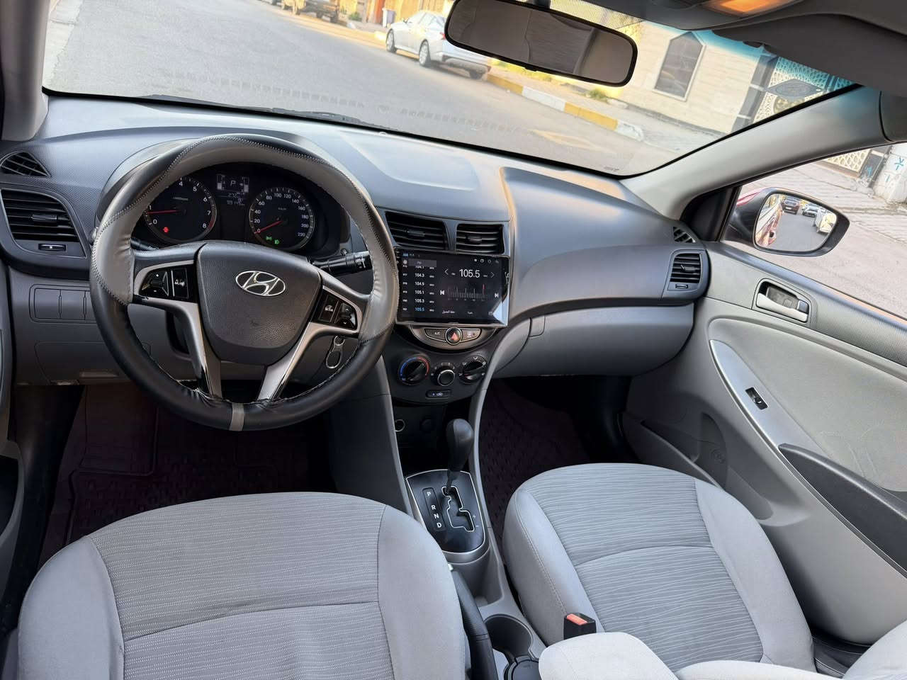 السلام عليكم اخوان اكسنت موديل 2015 السياره وراد خليجي بدون صبغ مكفوله عدا الدعاميه الامامي فقط مكينه 1600 لايت وبك لايت لد 5 ويل كب تحكمات شاشه 
4 دسك جاهزه السياره كير مكينه مكفولات بدون فتح تخم تاير جديد حداديه جديده تبريد شغال مختصر الكلام السياره جاهزه بدون مصرف ماشيه 99 الف كيلو حقيقي  بيها جراد بسيط بل قماره والصندوق بسبب الجادر سعرها 104 بيها مجال بسيط الي تخدمه يتصل مكاني شارع فلسطين 
***********
