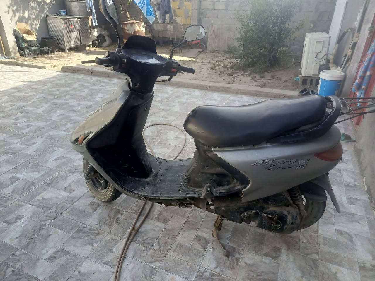 السلام عليكم 
دراجه فراشه للبيع او مراوس بدراجه R9
السعر300 وبيه مجال 
مكاني /بصره /ابو الخصيب /جيكور
رقم/***********
