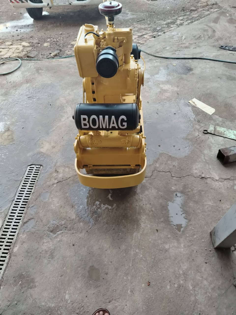 حادله ربع طن بوماك الماني ستيل 
محرك هاتس 
هزاز شغال 
خفيف وثكيل شغال 
عرض 50سنتمتر 
شغاله وجاهزه شرط الشغل 
مكاني الكوت واسط مركز المدينه الحي الصناعي
اي ستفسار اتصل او واتساب وبيك خير وتدلل ***********/////***********
