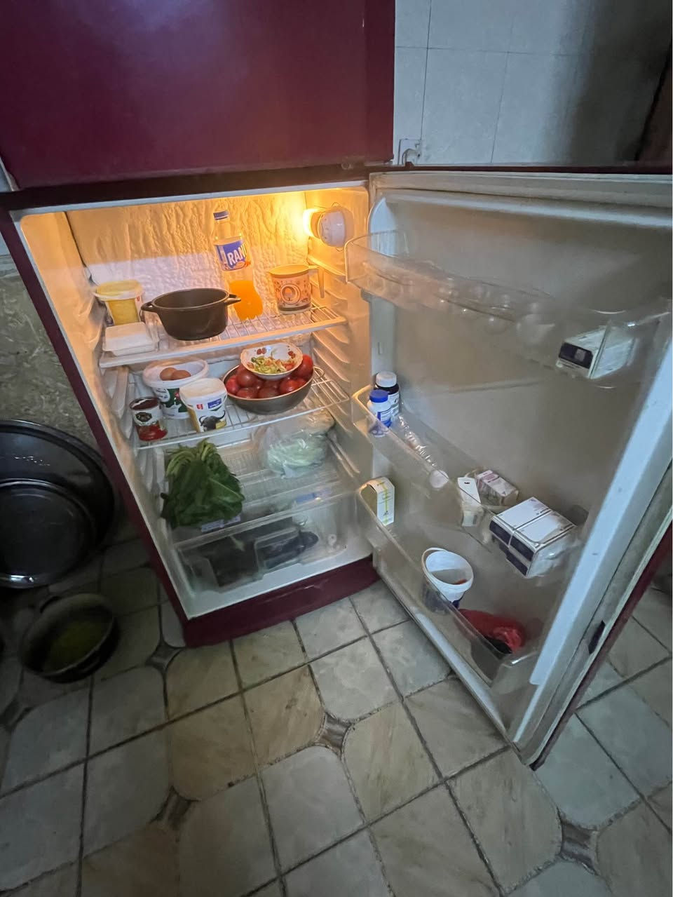 ثلاجه كبيره الحجم نضيفه جدا تجميد فول فوك وجوه وعلى الفحص سعرها 250 وبيه مجال المكان نهايه الشعله منطقه الدهله *********** بغداد, العراق
