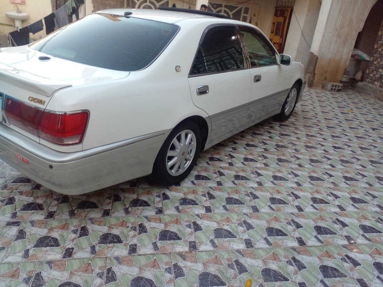 السلام عليكم ورحمة الله وبركاته ملكه فول مواصفات واحد ع واحد بسمي قرار 48رقم بصره مشروع وطني فتحه جلد تلفزيونين كامره دواره برده خلفيه موديل  20001كرستال اصل جاهزه من كلشي مكان النجف الكوفه السعر 165وبيه مجال بيع اومراوس رقم الهاتف ***********
