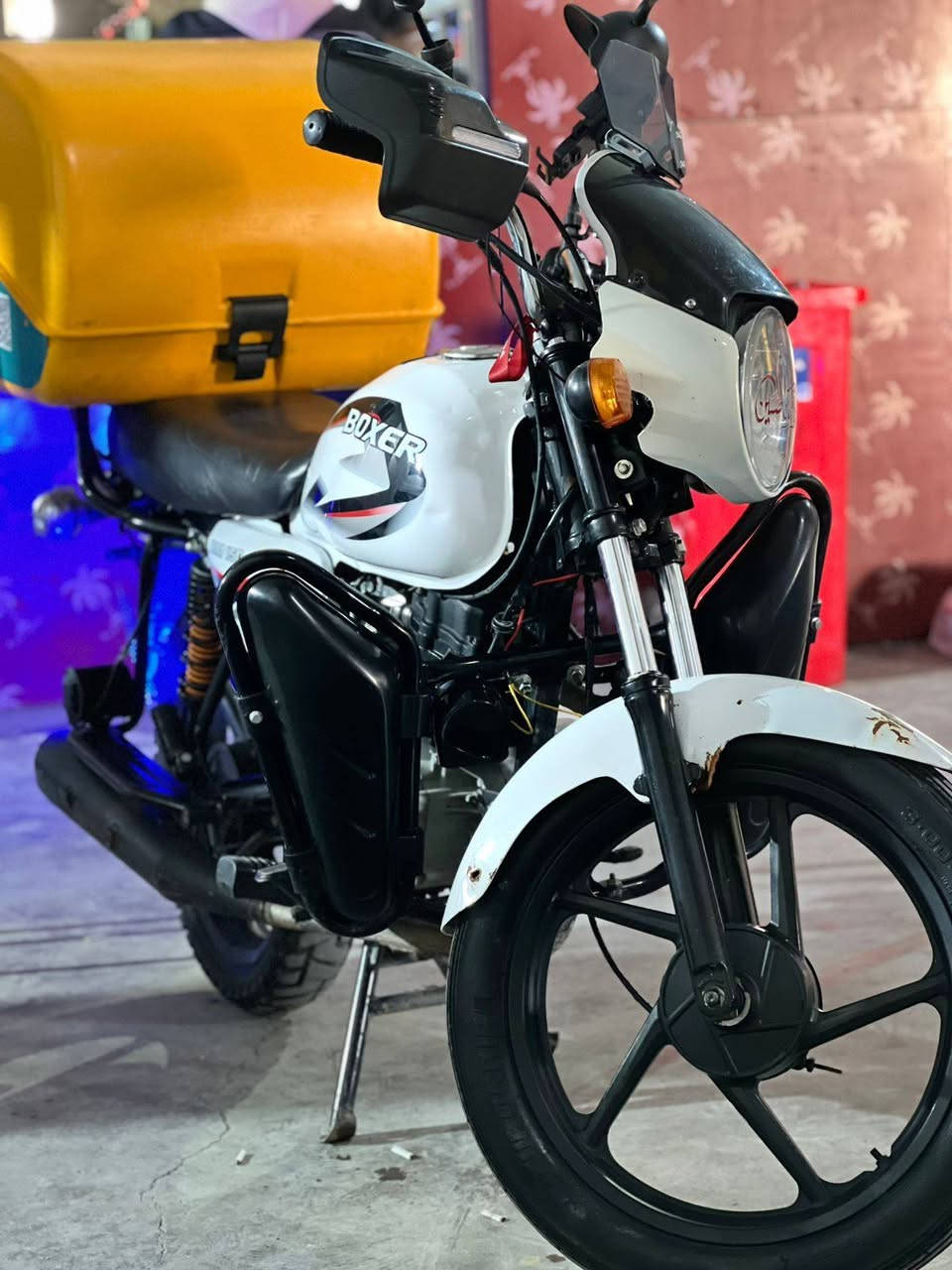 بوكسر مديل 21
جاهزة من كل شي بيهة دبل واحد معوج وعندي زوج دبلات وياهة انطيهن لل شراي دراجة مجفتة تجفيت بلادي نضافت المكينة 100%صار اقل شهر من جفتتهة شغل مضبوط سنويتهة 2028 هزة جديدة بل سنوية دراجة لون اسود غير محدد رايدهة بمليون 950 قفل عنواني بسماية ***********
