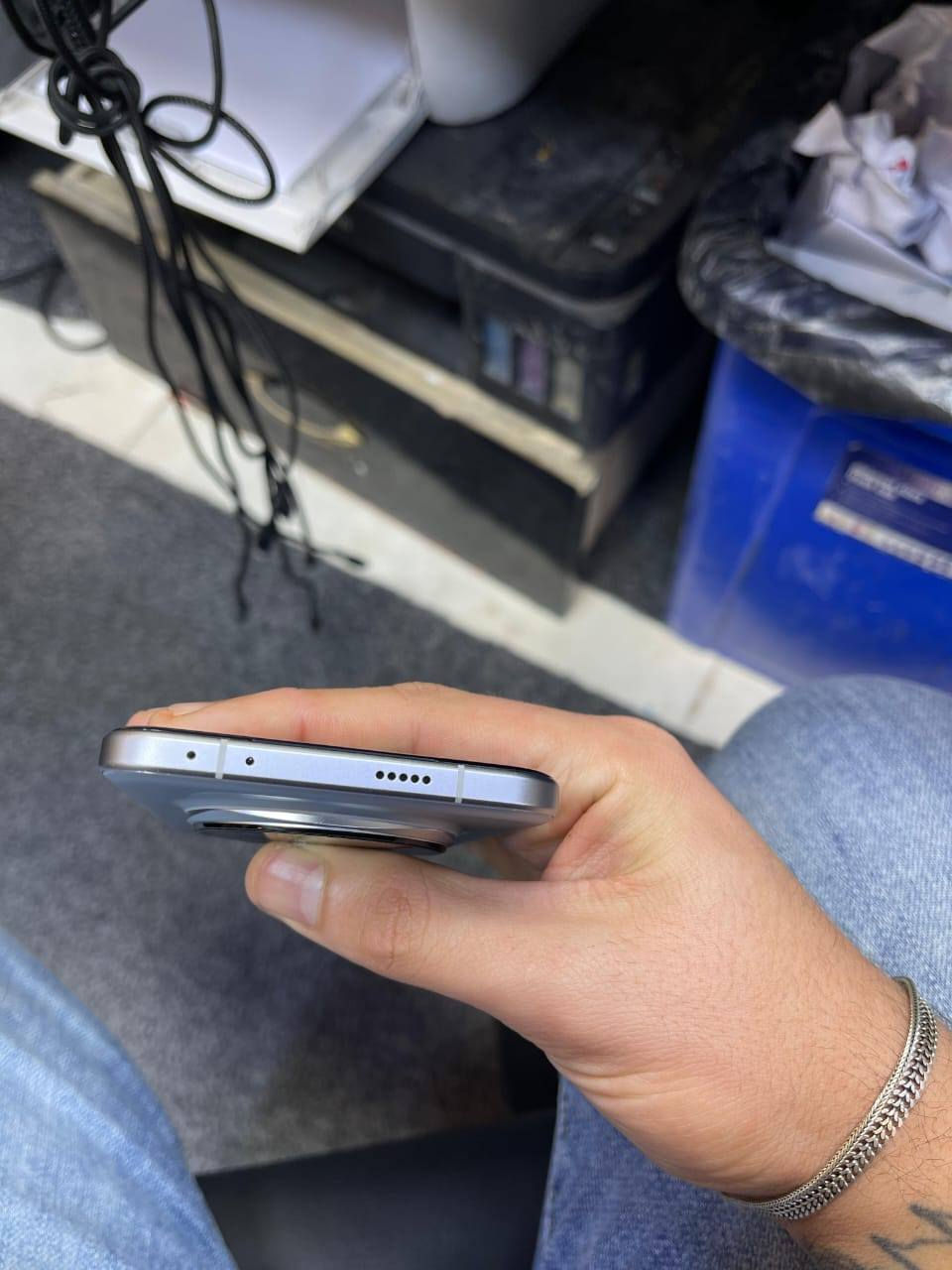 هونر ماجك 7 برو نضافة 100 كامل ملحقات
رقم صاب الجهاز ***********
العنوان البصرة 
السعر800 الف
