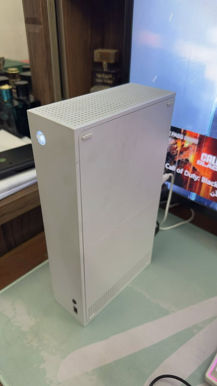 سلام عليكم اكس بوكس سيريس s جهاز جداً نظيف وجديد مستخدم شهر واحد فقط ما مفتوح ابد الجهاز عالفحص تفحص وتاخذ سعرة 350 الف وبي مجال مكاني نجف 
***********
