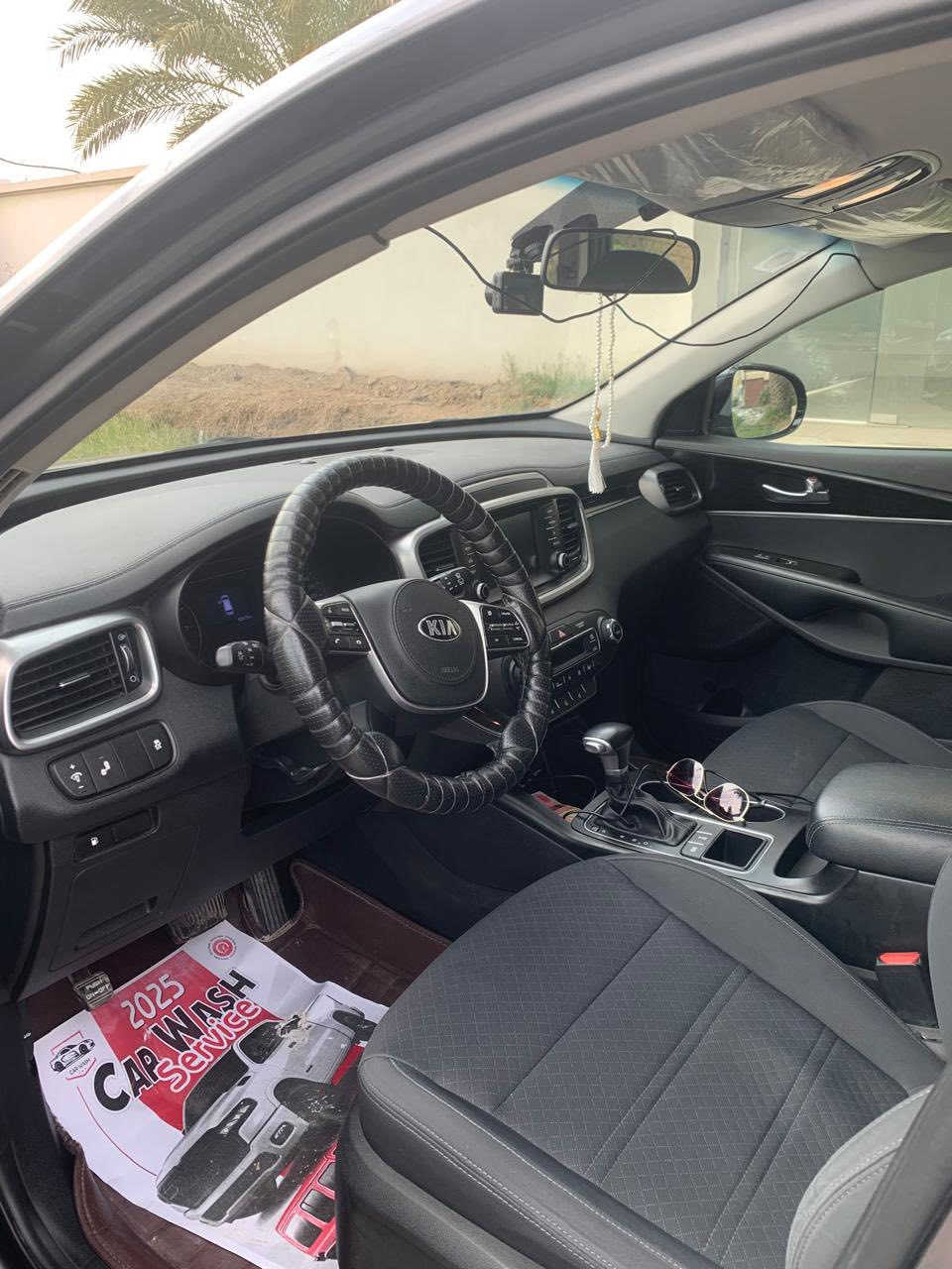 سورنتو موديل 2020
ماشيه 53 الف كيلو 
سته سلندر سبعه راكب
المواصفات
مري اشاير 
تحكم ستيرن
فتحه 
بصمه 
السياره حادثها موجود بلصور 
للتواصل***********
