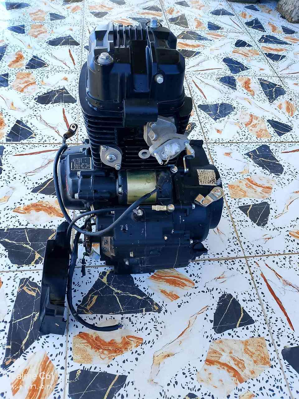 #محرك دايوان موديل 2023 للبيع
مجفت جديد بوش وبستم وكور والبوشة حورتها حجم 200cc بس بيها عطل الرولة ابيع كوم حديد
المكان واسط قضاء الاحرار
السعر 200 بيها مجال بسيط للعلم الجديد ب500 وفوگ 
للاستفسار *********** والمو شراي رجائاً لايتصل ويتعبني التفاصيل كلها كاتبها + لايوجد توصيل
