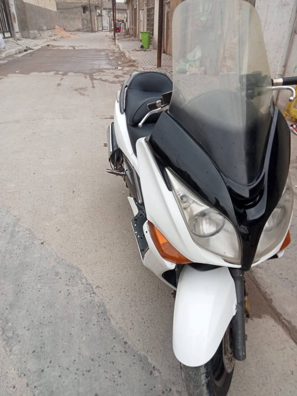 سلام عليكم دراجه سلفر جيتي مكينه ما مفتوحه دراجه خير من الله شلعه ومعدل حلوه دراجه كلهه شغاله كهربائيات  كله شغاله ما ناقصهه شي درجه مكان دراجه بغداد العبيدي سعر  ب 15 الرقم ***********
