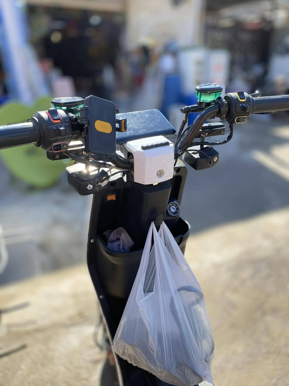 سلام عليكم
للبيع دراجه شحن آر 9

صار شهرين من خذتها 
5 بطاريات ليثيوم

مكاني الشعب


**إذا كنت صاحب هذا الإعلان وتريد حذفه لأي سبب، رجاءا أرسل رسالة إلى الدعم الفني**