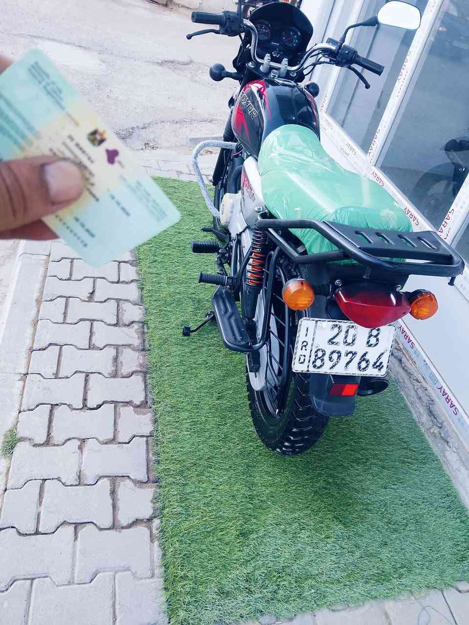 السلام عليكم ورحمه الله وبركاته دراجة نارية بوكسر موديل 23 نازلة بل 25 كفالة عامة من كلشي الشراي يتصل ويدلل مرقم كامل انكليزي مكاني ديالى خرنابات الشراي يتصل ويدلل ويتساب موجود ***********باقي التفاصيل داخل الفديو
