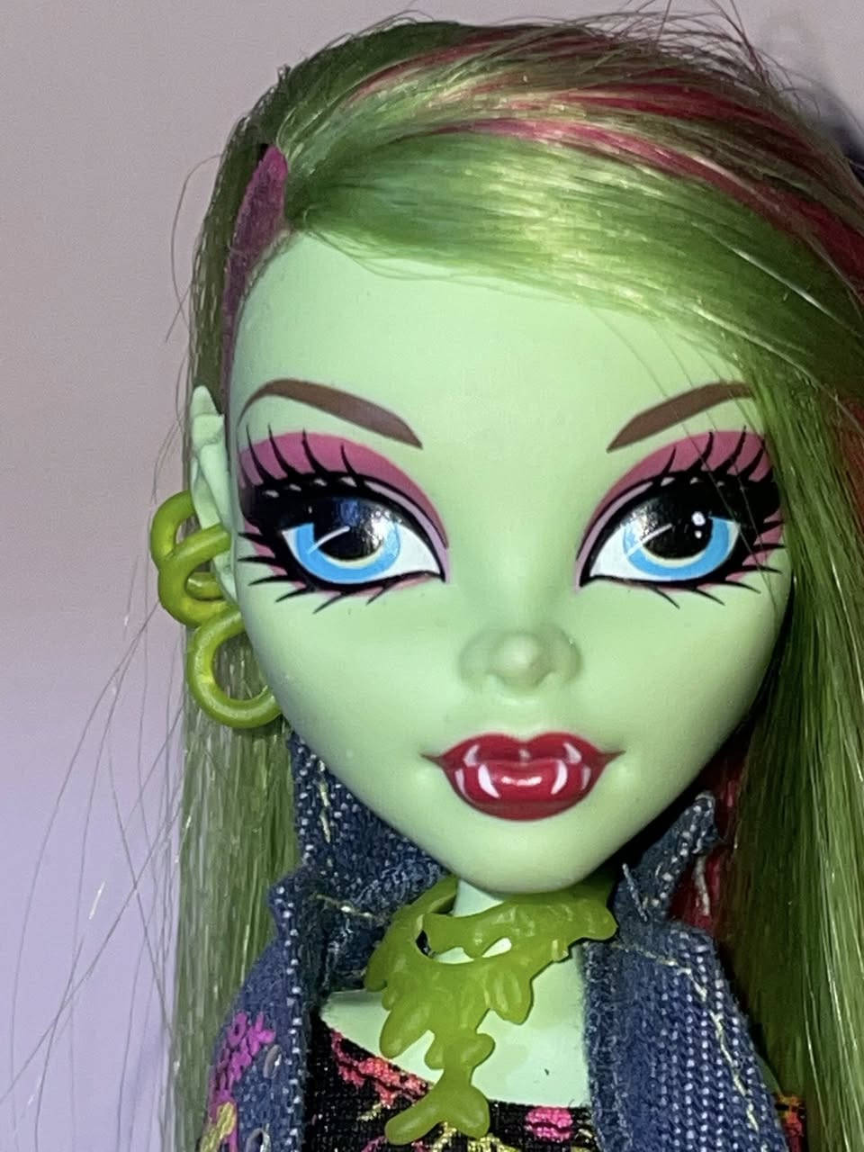 متوفر للمزاد لعابة مونستر هاي شخصية فينس مكفلايتراب 
‏(Venus Mcflytrap) الاصدار الاولي اصدار 2012، القطعة نادرة صعب تتحصل وبحالة مناسبه موضح كلشي بالصور. مغسولة يدوياً شعرها نظيف خالي بالكامل من الصمغ. يجي وياها ستاند، اعرف هواي رح يريدوها وما اعرف بشكد ابيعها فا رح اعرضها مزاد وابيعها اعلى سعر. متوفر توصيل كامل العراق.


**إذا كنت صاحب هذا الإعلان وتريد حذفه لأي سبب، رجاءا أرسل رسالة إلى الدعم الفني**