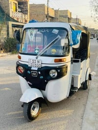 عندي هاي التكتك مديل 21 اريد بيها سايق وگون بل مدينه ويحافض عليها رقمي...