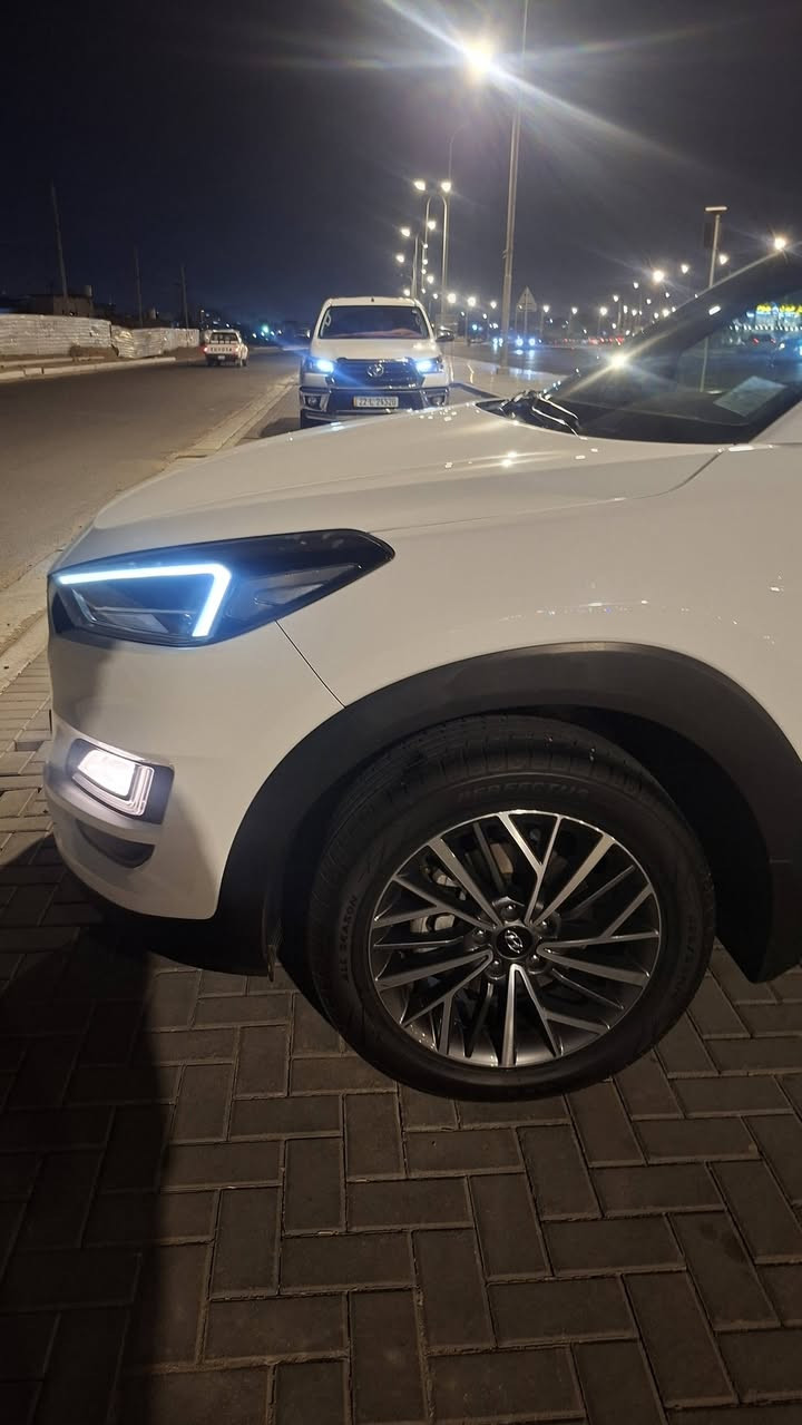 السلام عليكم هونداي توسان خليجي كفاله فول مواصفات عد البانوراما ماشيه ٩٥الف رقم بصره تحويل سعرها ١٩٥
***********
