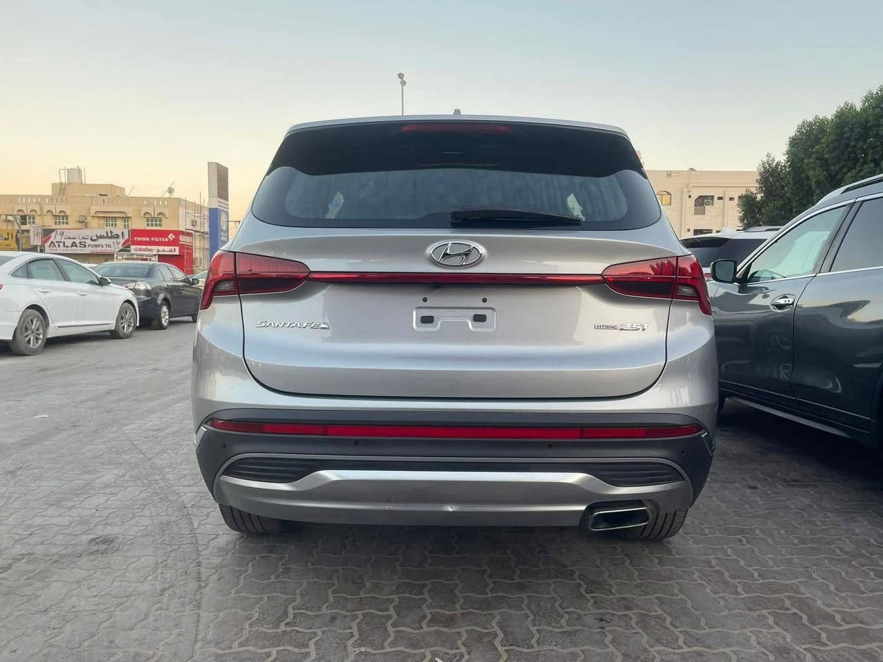 ع بركة الله
دخول جديد الى العراق قبل شهرين 2023
‏HYUNDAI SANTA FE LIMITED 
 حجم المحرك ٢٥٠٠ تيربو وارد امريكي
الممشى 13000 mi    
المواصفات:-  
1- مفتاح ذكي بصمة + التشغيل عن بعد .
2- نظام اوتو بارك /  والتوقف الذاتي بدون سائق
3- كير بنظام الازرار  المنفصلة الاصدار الجديد ( بيانو)
4- كير ماوس ثانوي لأوضاع القيادة / Drive Mode 
‏Comfort - Smart - Sport ٥- بنوراما فتحة سقف.
5- هاند بريك بصمة 
‏6 - Auto Hold  أوتو هولد
7- خاصية ISOFIX   ايزو فكس قفل الاطفال
8- نظام مانع الانزلاق
9 - نظام نزول المنحدرات.
10- نظام اطفاء المحرك (A) ذاتيا في الازدحامات لتوفير الوقود
11- شاشة تدعم Apple Car play و Android وبلوتوث مدمج والأوامر الصوتي
12- الداشبورد الكتروني بانماط متغيرة حسب وضعية القيادة
13- الشاشة الوسطية حجم كبير ١٢ انج مع دعم الملاحة بالخرائط GPS وبوصلة للاتجاهات
14- شاحن هاتف wireless
15-  مخارج شحن USB وتشغيل الميديا
16- منافذ للطاقة كهرباء 12فولت ومنفذ 110 فولت 
17-  المرايا الجانبية قابلة للطي + نقطة عمياء + هيتر + اشارات  
18- مرايا جانبية بخاصية الترحيب والفتح عند الاقتراب والاضاءة في الضلام 
19-  الصندوق كهربائي ذكي يفتح عند الاقتراب
20- حساسات ضغط الاطارات_
22- حساسات أمامية / جانبية /خلفي-
23-كامرة اضافية تقنيه 360 درجه 5 كامرات 
24-ميزة التوقف الذاتي للمركبة منعا للاصطدام عند القيادة او الرجوع
25-المركبة تعيد نفسها للمسار الصحيح عند عدم الانتباه 
26-بك لايت LED مميز مدعوم بتقنية ضد الضباب لاوضح رؤية للمركبة
27-خاصية دعم الكاميرات عند تشغيل الإشارة الجانبية لرؤية الزوايا العمياء
28-كاميرا دوارة 3D تفاعلية متعددة الاوضاع
29-مرآة داخلية بخاصية التعتيم الذاتي 
29-سستم صوت هارمن كاردن 10 سماعات محيطية مع دمام وتويترز 
30-نظام القيادة الذاتي الذكي في الشوارع المخططة 
31-مثبت السرعة Cruise وميزة التباعد عن المركبات
32-خاصية المايك للسائق للتحدث مع الركاب في الخلف
33-حساس حراري بسقف السيارة بتحذير صوتي في حال نسيان الاطفال في المركبة
34-قفل الابواب والنوافذ / خاصية عدم العبث للاطفال
35-القفل المركزي للابواب وعدم الفتح عند مرور مركبة بشكل قريب من السيارة 
36-مقعد السائق خاصية الخزن وميزة الخروج المريح عند الاطفاء
37-المقاعد الامامية كهرباء + تبريد + تدفئة
38المقاعد الخلفية تدفئة 
39-ستائر جانبية 
40-شفتات رياضية بالمقود
41-التبريد والتدفئة تحكم شاشة وتحكم يدوي ايضآ-  التبريد امامي خلفي مناخ منفصل-بردات أبواب خلفية
42-كشنات جلد اسود  
-43 التحكم الذاتي في البصمه في صف الباركنك وتحريك السياره الى الامام والخلف ،مرقم لوحات بغداد  
السعر 225  وبيها مجال
صور السونار والحادث مرفق مع الصور 
 للأستفسار وات ساب 
***********
