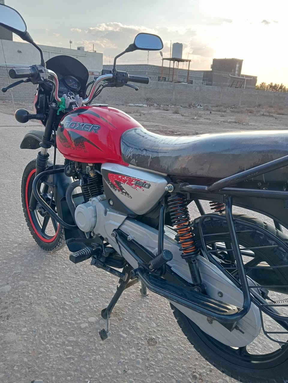 سلام عليكم بوكسر فحل رقم موديل 22 دراجه بعدهي جديده ما متعوبه
***********
