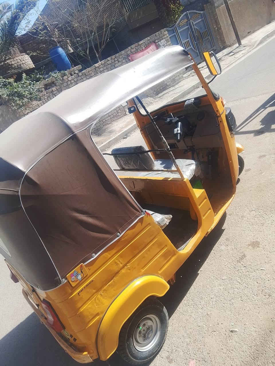 سلام عليكم تكتك للبيع موديل 19شهر السابع اوراق محرك اكسن خير من اللة المكان  الكمالية رقم ***********
