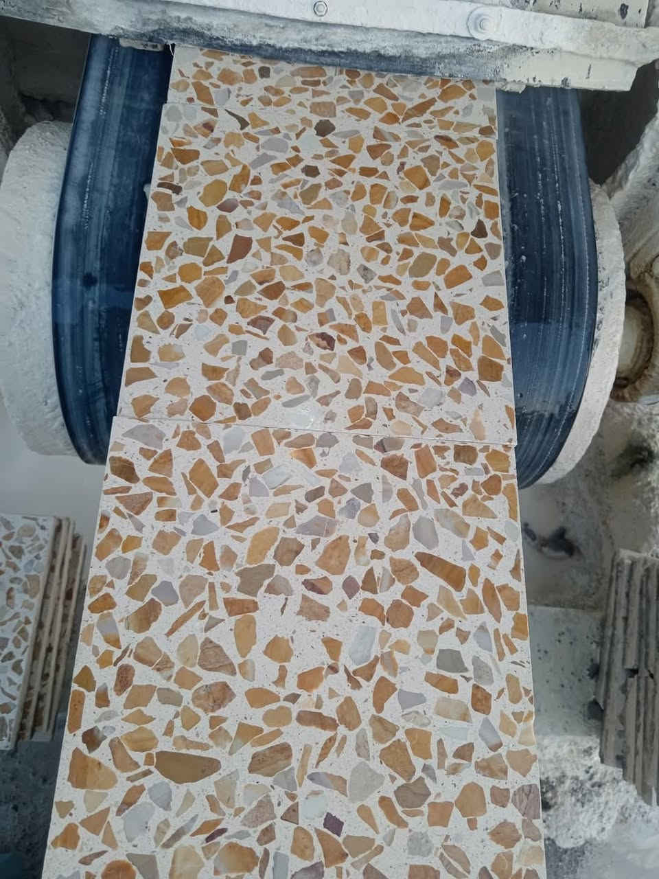 متاح كاشي ٤٠ في ٤٠ و ٣٠ في ٣٠ مو زاءيك ومطعم مرمر بالنجف
