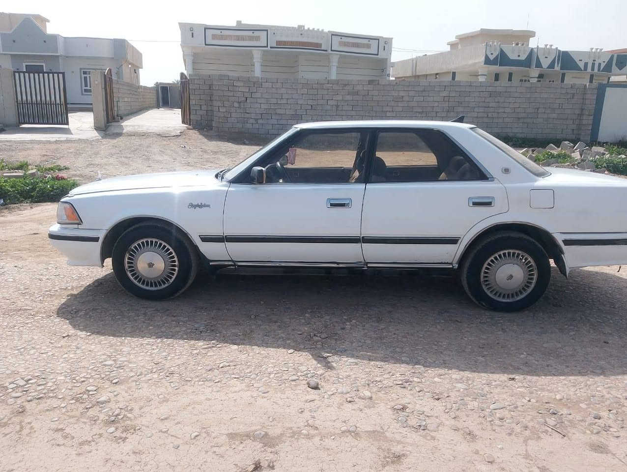 سلام عليكم للبيع جاهزه ومكفوله محرك كير صدر تبريد تدفئه رقم دولي سياره جديده سعر ٤٢ وبيه مجال قليل ***********
