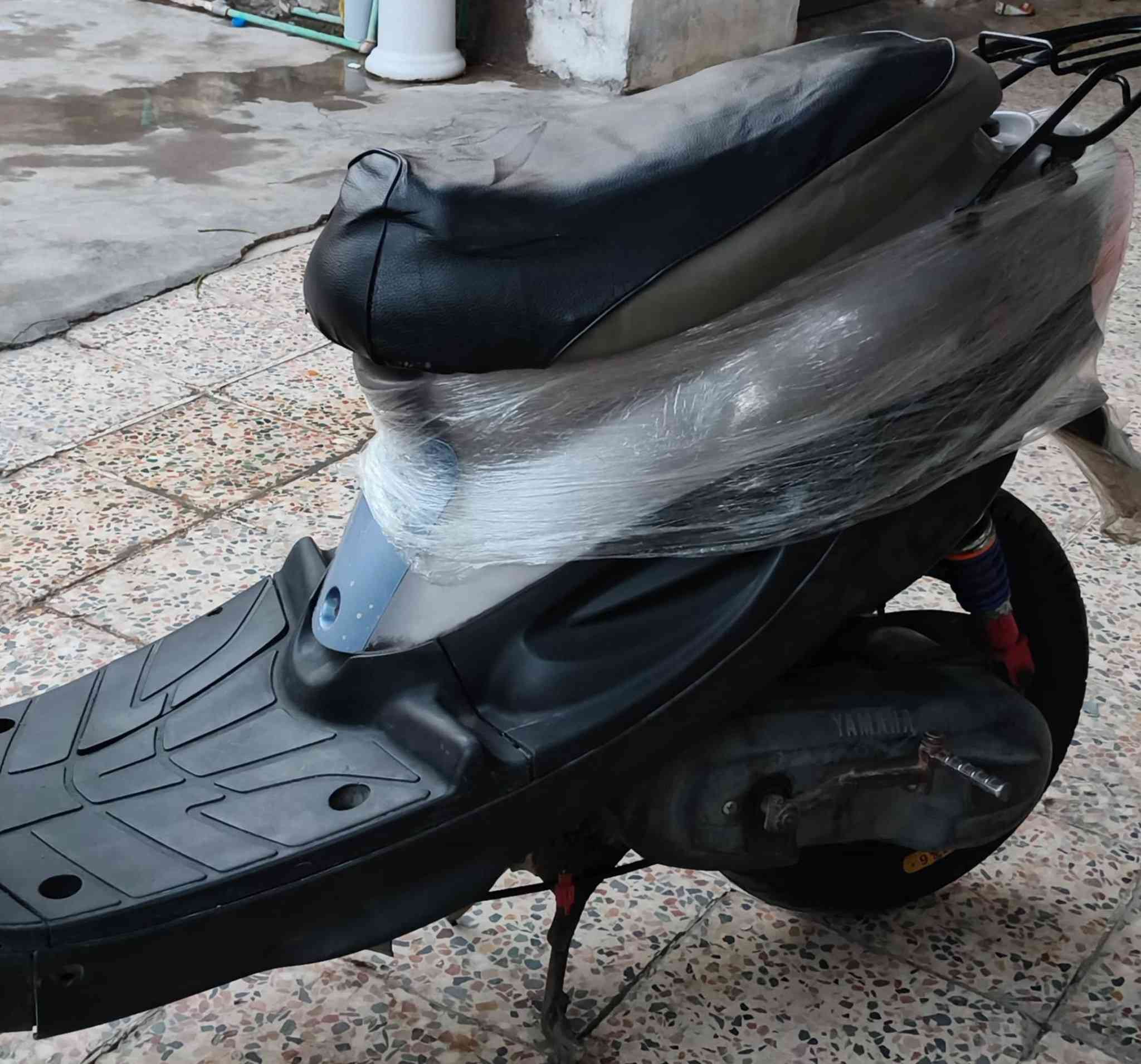 السلام عليكم دراجه تسعه زروف مامفتوحه كلشي بيهه شغال هندر وسلف السعر ٣٥٠ وبيه مجال العنوان البصره شقق الكزيزه تواصل ع هاذ رقم ***********
