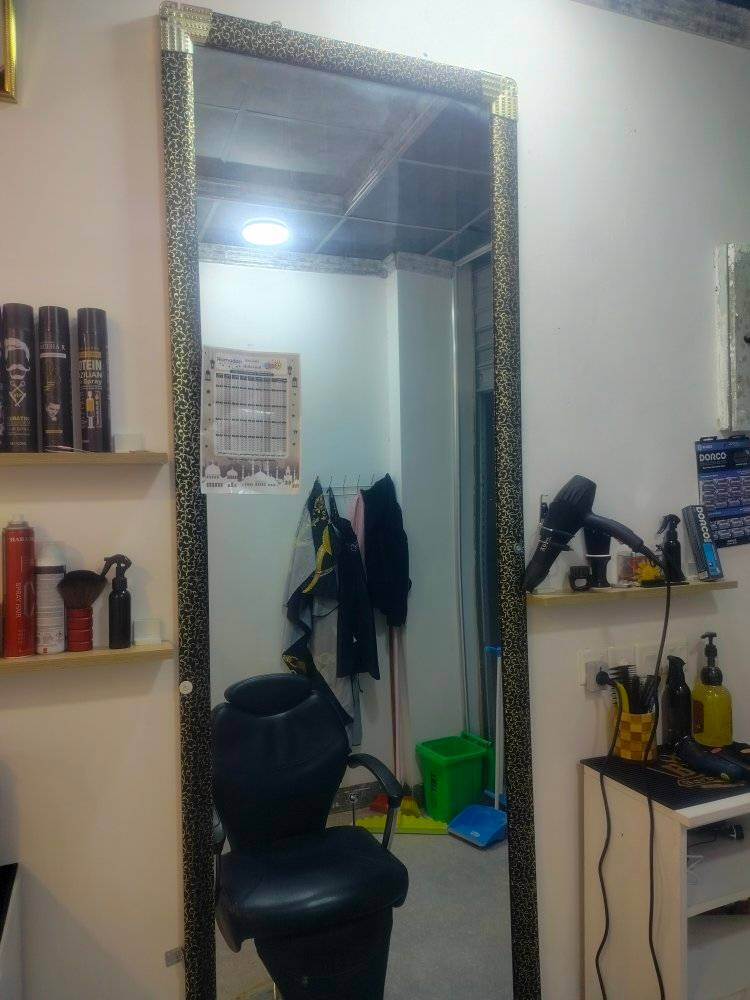 غراض محل حلاقة كامل وجاهز وية مسواك وعدة وجهاز بخار وطخم و 2 كراسي للبيع.
***********
ملاحظة ابيع كامل مابيع مفرد وسعر معقول
