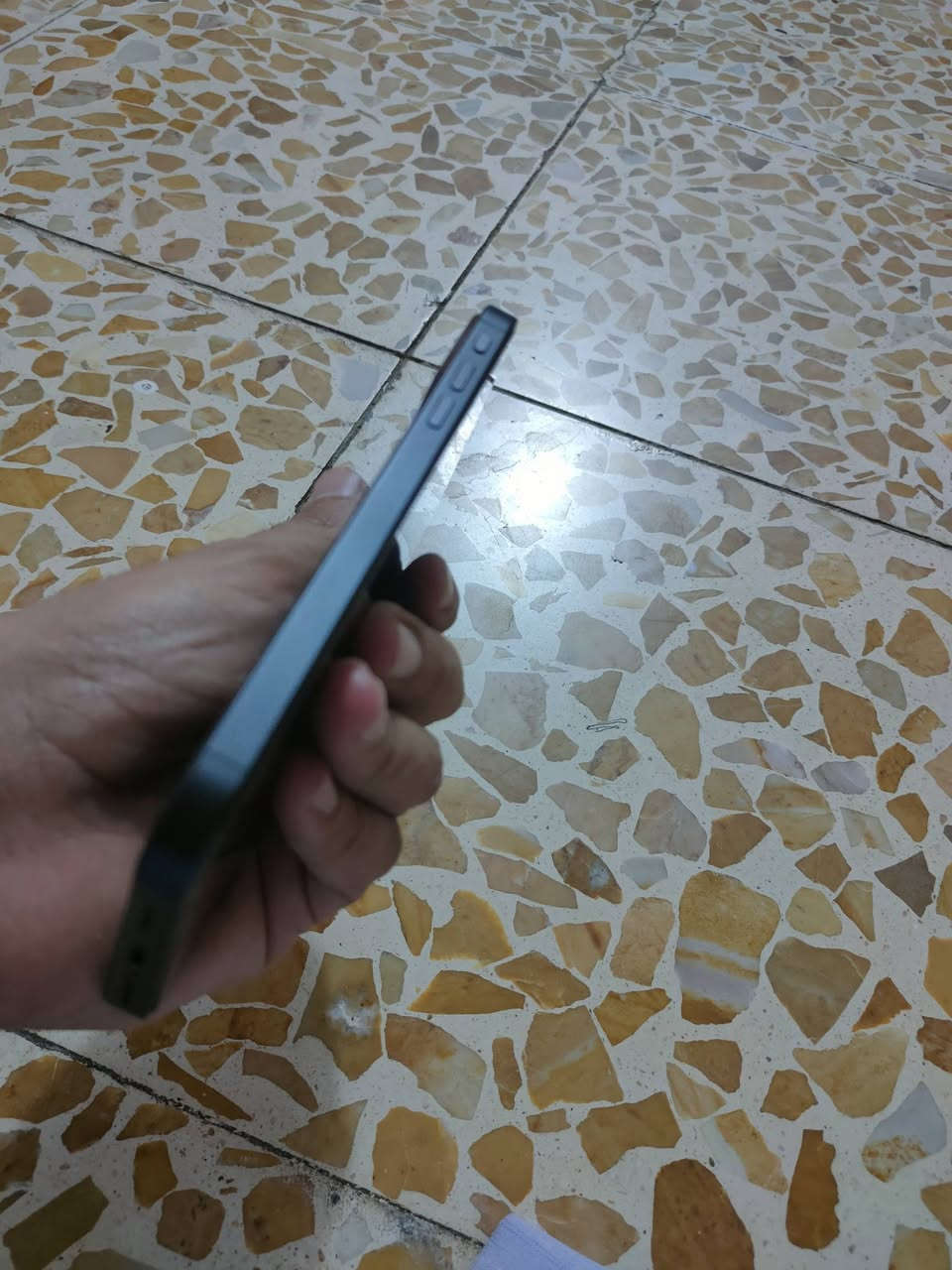 السلام عليكم 
ايفون Xr محور 17 برو
شغل شركه 
ذاكره 64
تك خط 
بطاريه 100 مبدله
فيس ايدي واكف 
باقي شرط كله شغال 
السعر 170 وبي مجال بسيط


**إذا كنت صاحب هذا الإعلان وتريد حذفه لأي سبب، رجاءا أرسل رسالة إلى الدعم الفني**