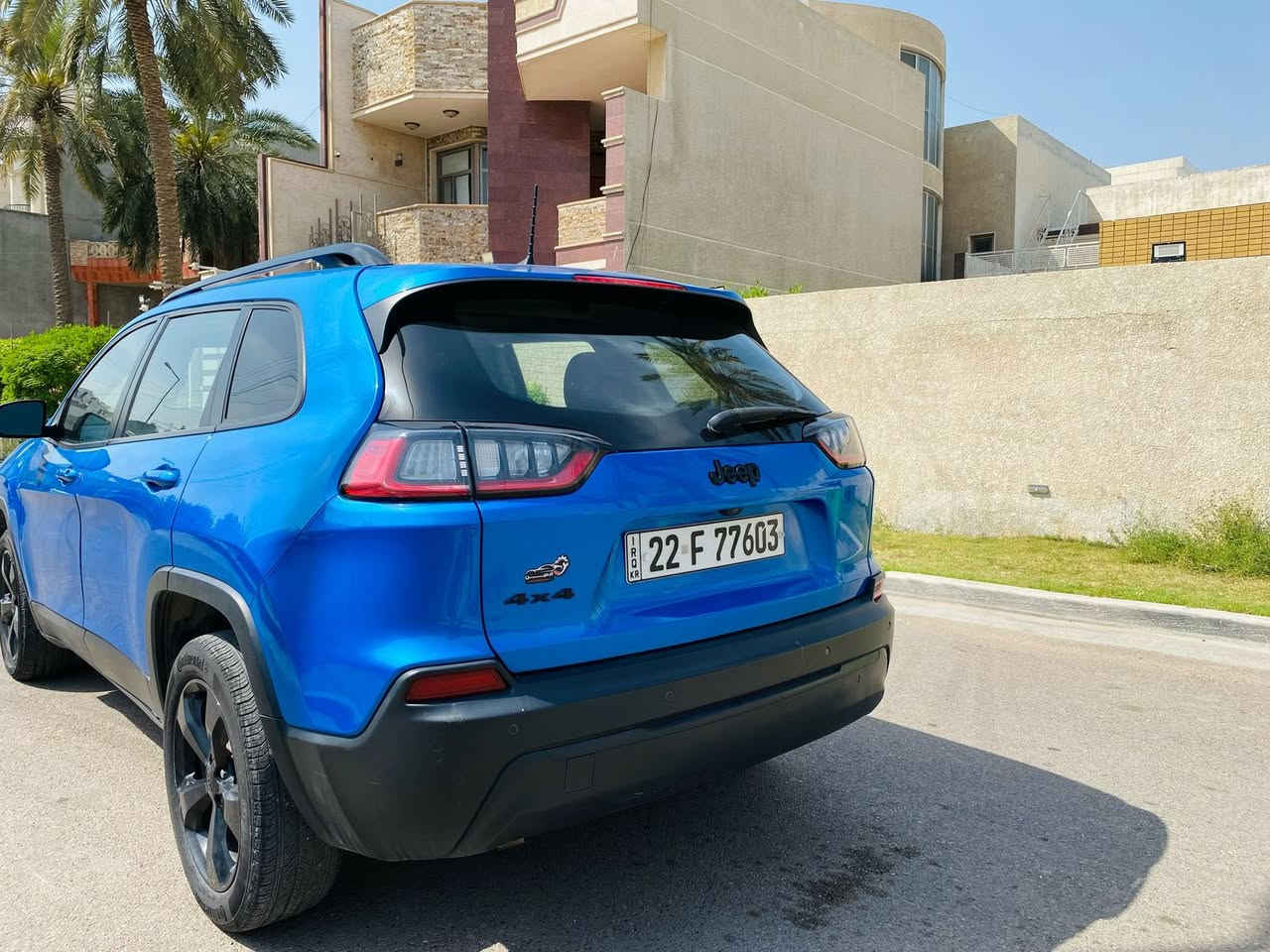 للبيع –
2020 JEEP CHEROKEE BLACK TOP
جيب شيروكي بلاك توب 
حادث خفيف بدون ايرباك
🔹المواصفات:
 • الموديل: 2020
 • الفئة:  التتيود Altitude
 • المحرك: 2.4L 4 سلندر 
 • اللون: ازرق مميز
 • عدد الكيلومترات: 37 ميل
اللوحة : رقم اربيل
كاميرا خلفية
بصمات ابواب  
دخول ذكي
كشنات جلد
تدفئة كشنات
تدفئة ستيرن
كرسي السايق تحكم كهربائي 
هاند بريك كهربائي بصمة
رادار خلفي وجانبي
تحكم ستيرن
انظمة قيادة 
تشغيل بصمة
تشغيل عن بعد
مثبت سرعة
النقطة العمياء
تخم تايرات جديدة
ادامة جديدة
السعر:$15000
الضرر : حادث امريكا شبه كلين  ايرباكات سليمة فقط الدعامية مكسورة وصور الحادث موجود للتوضيح 
وبيها حادث بالعراق 
حادث سطحي تبديل باب وجاملغ  درجة اولى
مكان السيارة  بغداد المنصور
***********
