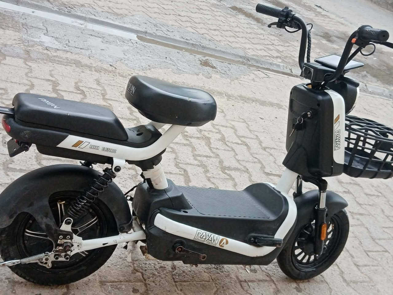 سلام عليكم شباب دراجه شحن البيع شاركت لريان درجه نضيفه وحلوه السعر 300وبيهه مجال لعلوان بغداد قضاء المحموديه  رقم لهاتف ***********
