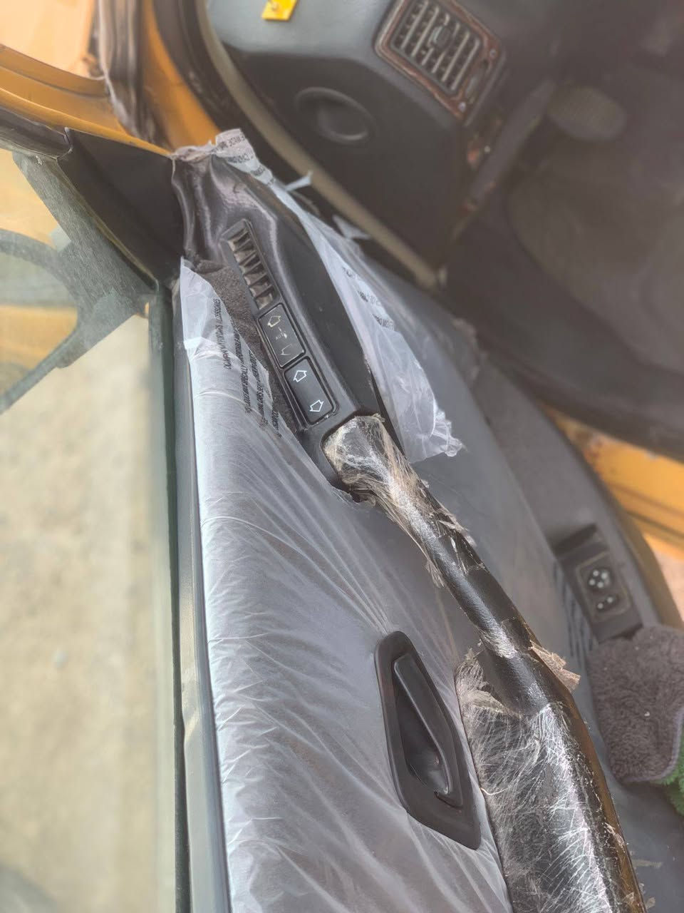 سلام عليكم بيجو بارص موديل 15 سياره حلوه خير من الله مكفوله بس باب سايق مبدل مكينه كير خير من الله حداديه 70 بل ميه رقم نكليزي مشروع وطني تحويل مباشر السعر 45 وبيه مجال بسيط مكاني بغداد الاستفسار *********** واتس فقط
